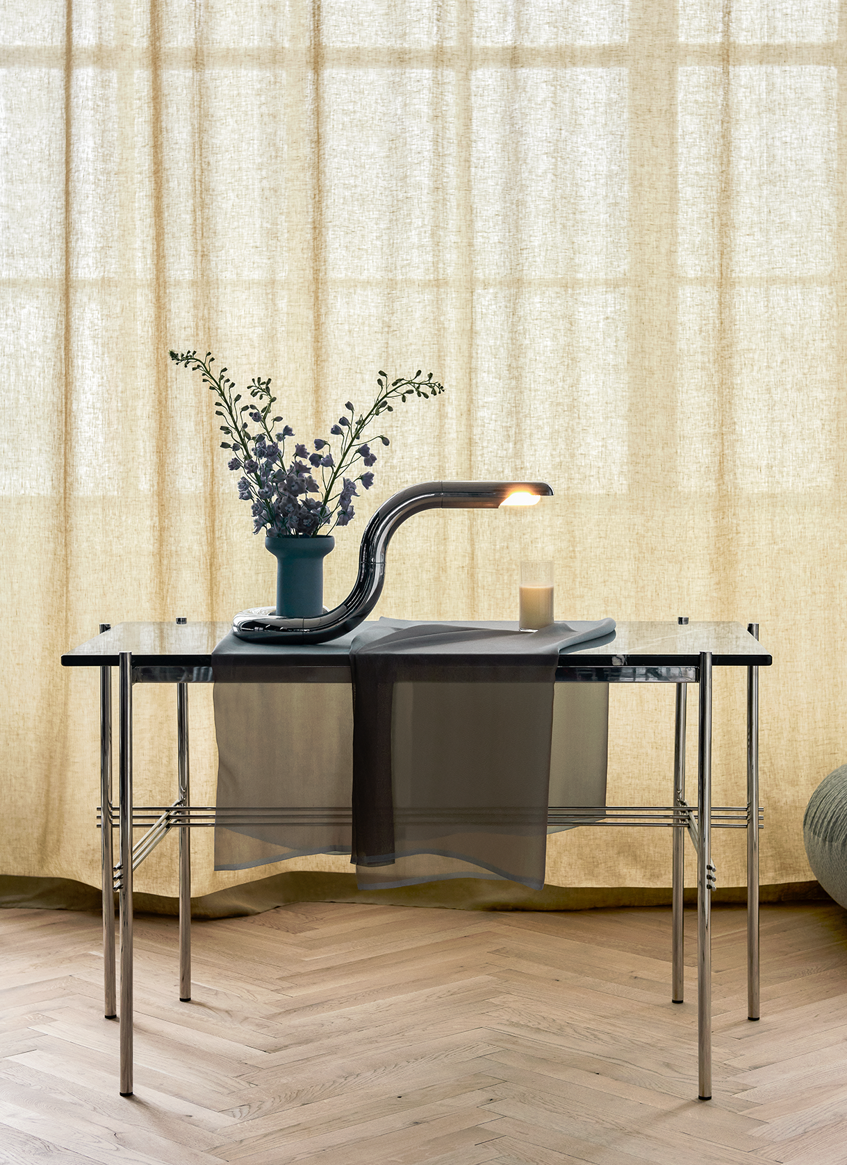 【展示美品】シボネ Cibone GUBI TS Desk  ガラステーブル 展示美品】シボネ Cibone GUBI TS Desk ガラステーブル - メルカリ